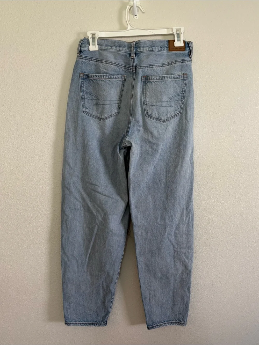 American Eagle Relaxed Mom Jean Womens Size 4 Regular Blue Denim Distressed